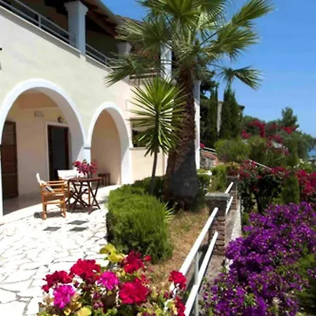 Captain's Apts 2*