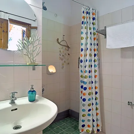 Captain's Apts 2* Барбати