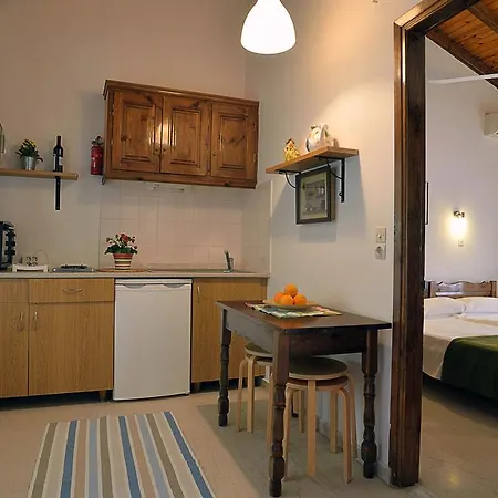 Lägenhetshotell Captain's Apts 2*
