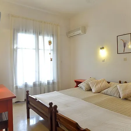 Captain's Apts Апарт-отель Барбати