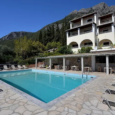 Lägenhetshotell Captain's Apts 2*