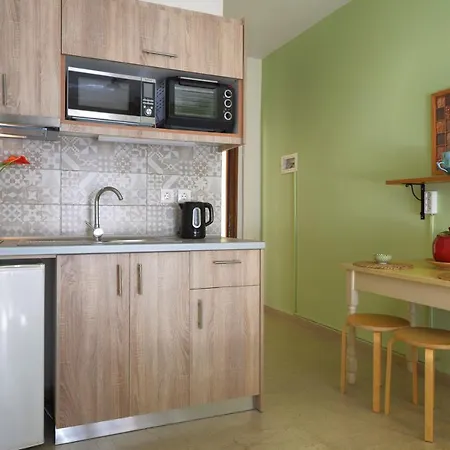 Captain's Apts 2*