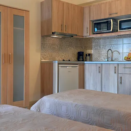 Captain's Apts Барбати