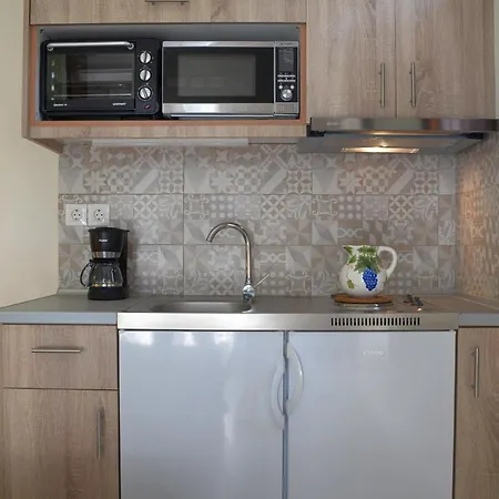 Captain's Apts 2* Барбати